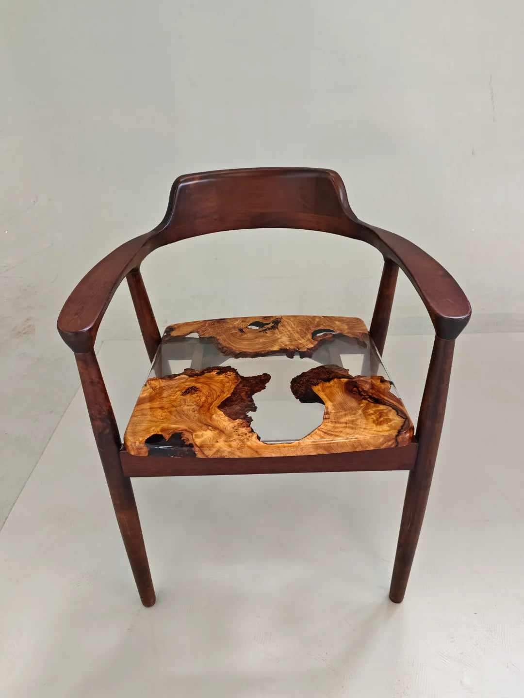 CH30 broad seat solid wood armchair