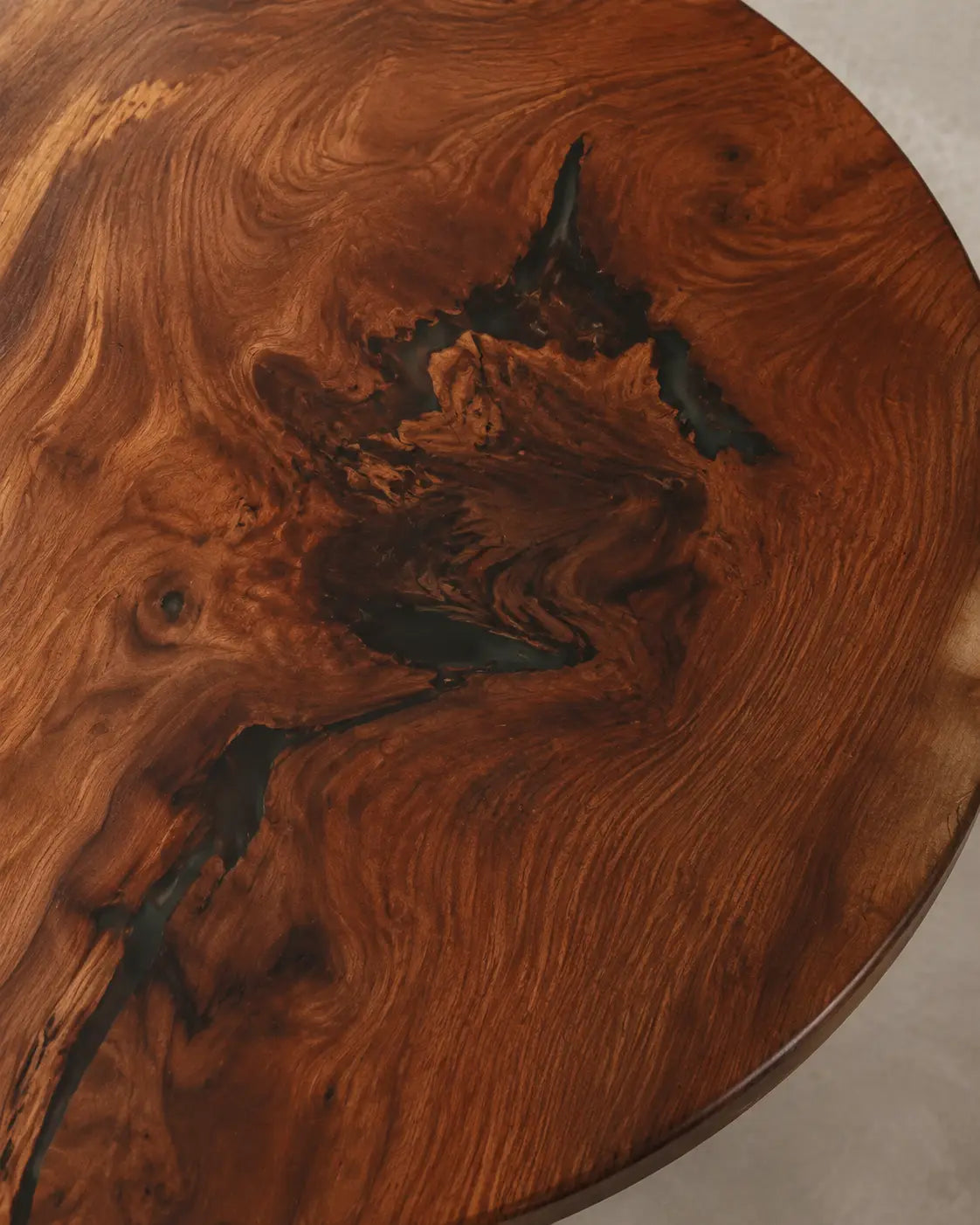 Smoked Halo Walnut Epoxy Round Dining Table RT23